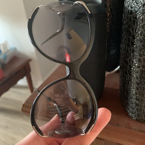 💯Authentic used Roberto Cavalli sunglasses with dust cloth and original case - Picture 7 of 16